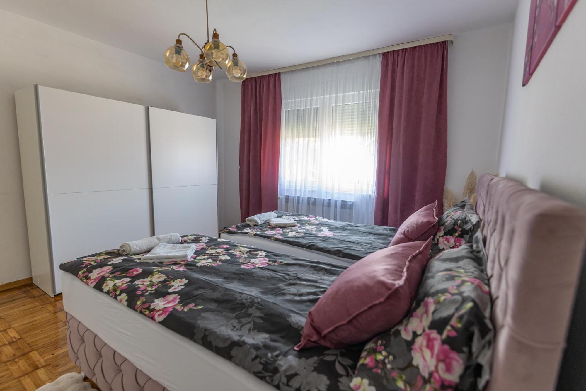 Apartman Marta I Soba Maja Gradiste Exteriér fotografie